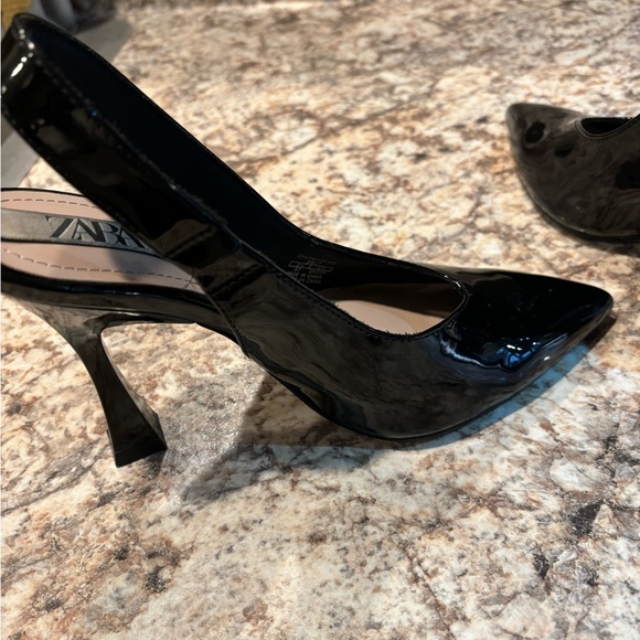Black patent sling back heels from Zara - Picture 5 of 7